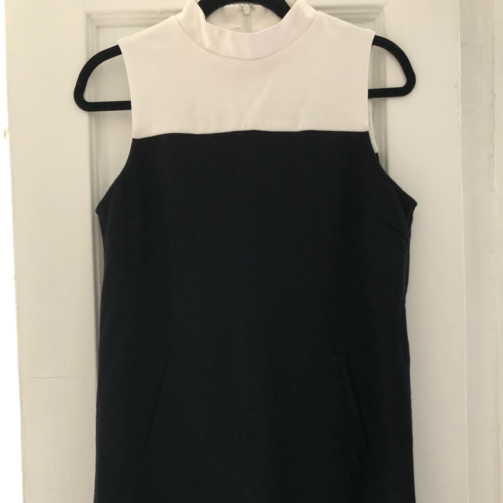 Sleeveless A-line dress!